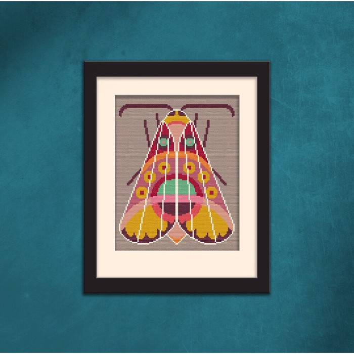 Moth designet af Emily Peacock