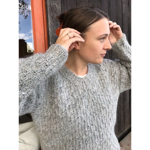 Hverdagssweater med v-hals af Inga Walløe